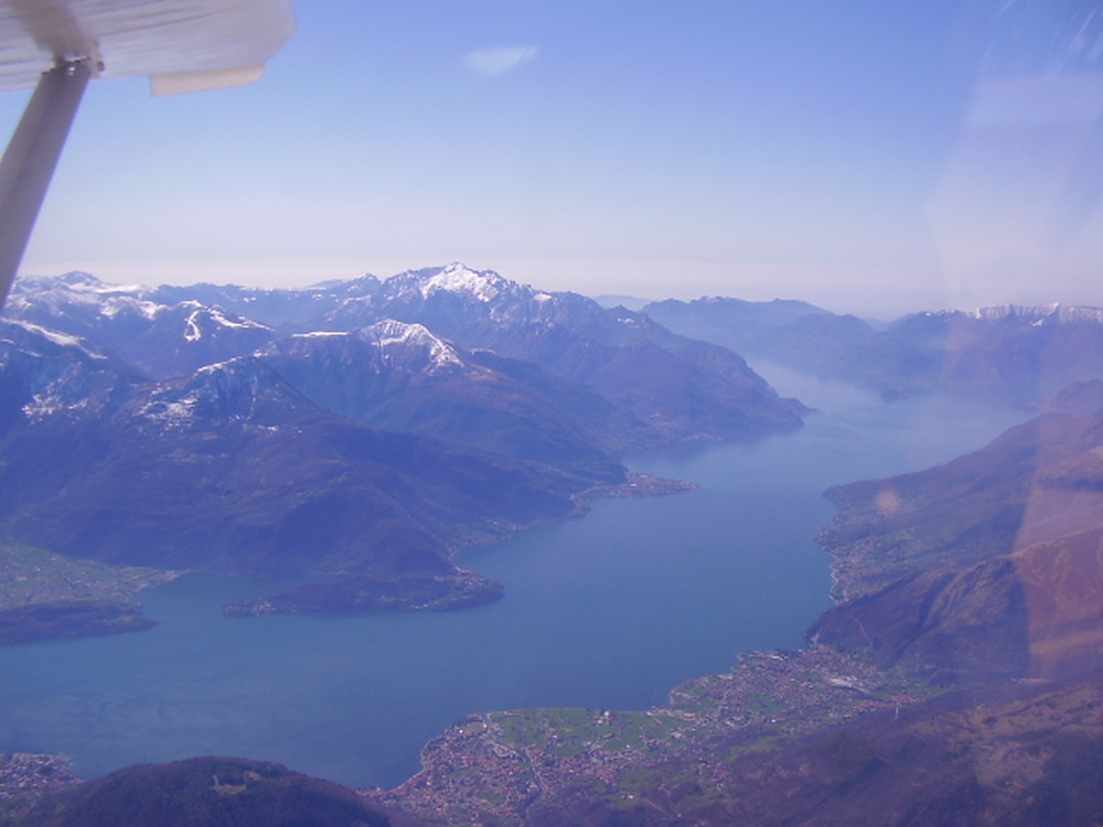 <p>Frank Metzger sul lago d'Iseo e Alpi</p>