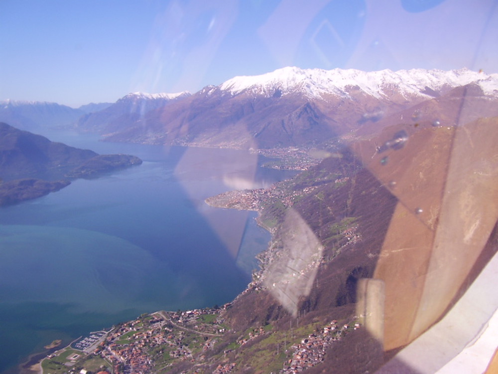 <p>Frank Metzger sul lago d'Iseo e Alpi</p>